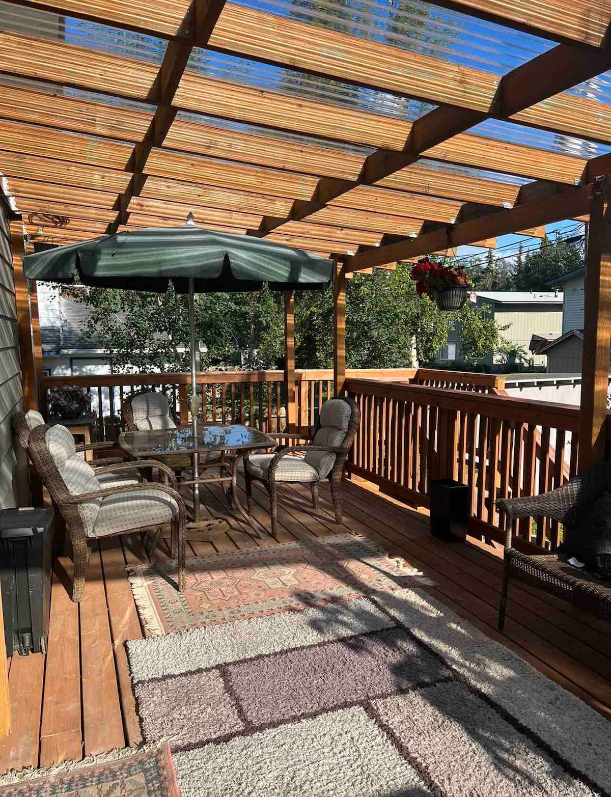 Cozy2-BDRM vacation rental w/deck, sun roof &more