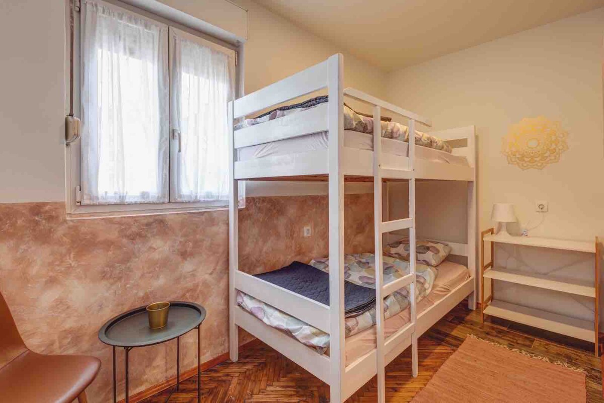 双床客房， Q Podgorica旅舍