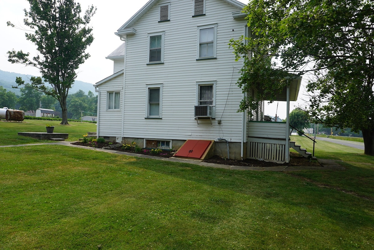 Countryside Farmhouse