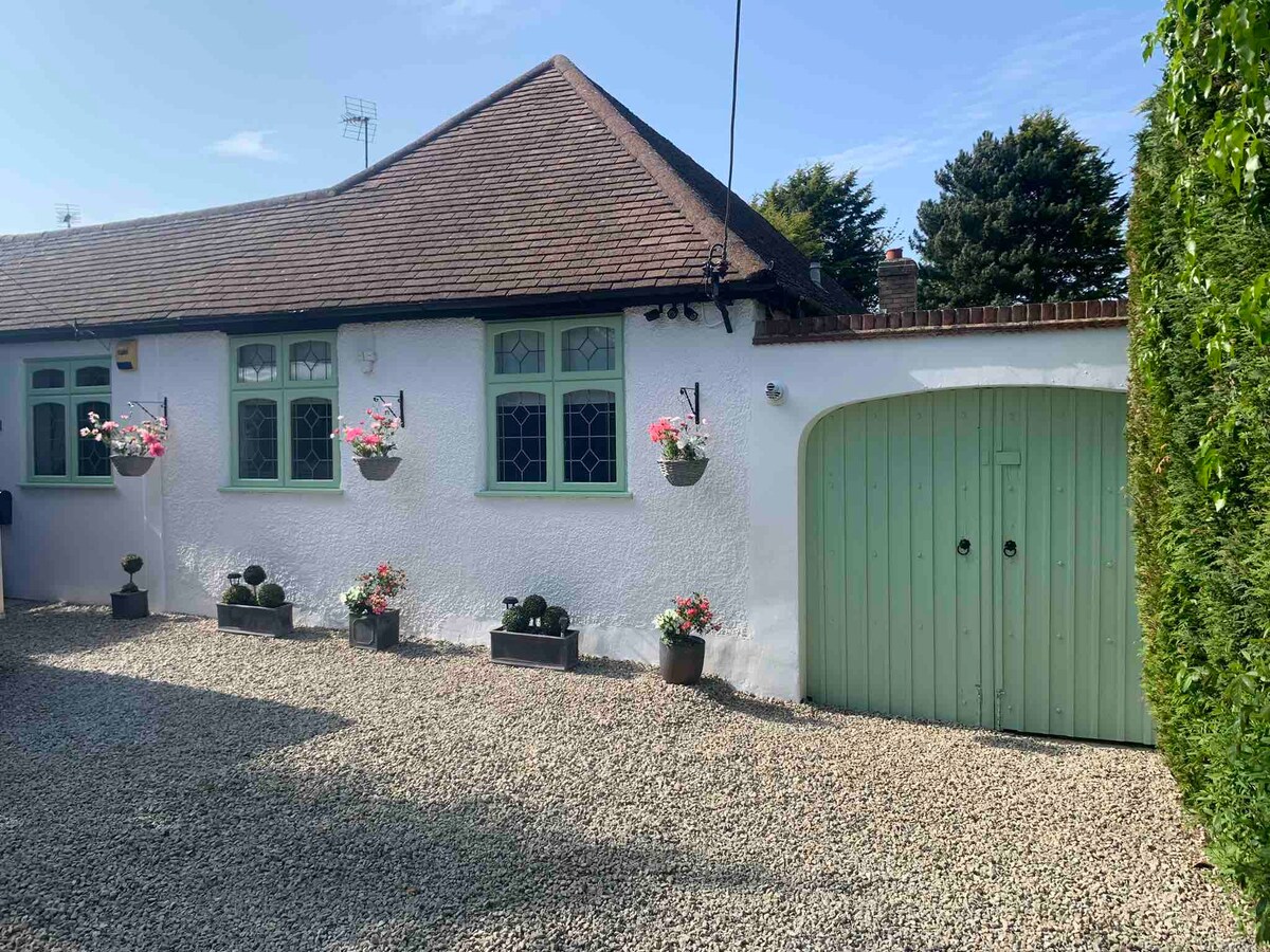 Wychwood. A Beautiful Country Style Bungalow.