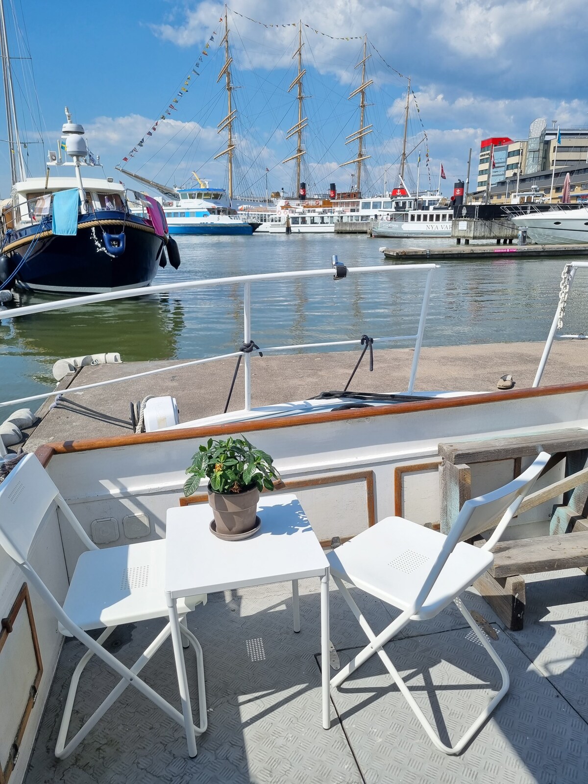 Cozy boat in Central Gothenburg