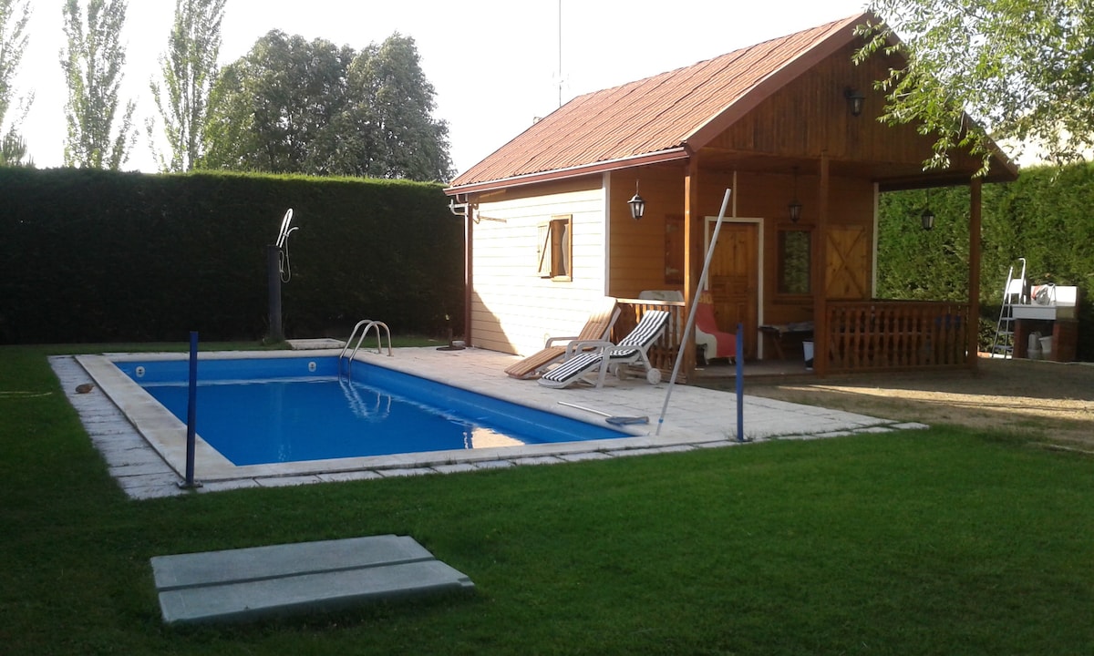 木屋房屋，带泳池泳池，距离塞戈维亚（ Segovia ） 12公里