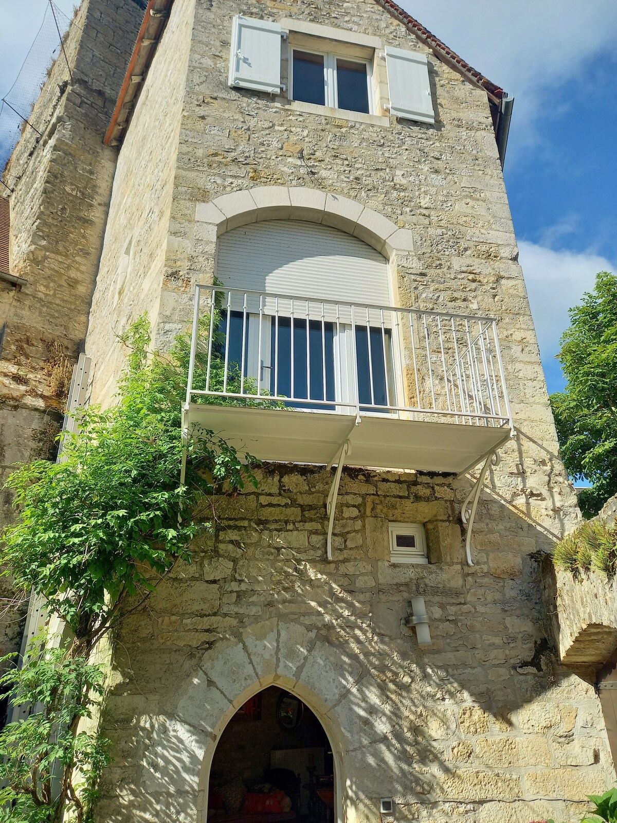 XVème house in the heart of the medieval village