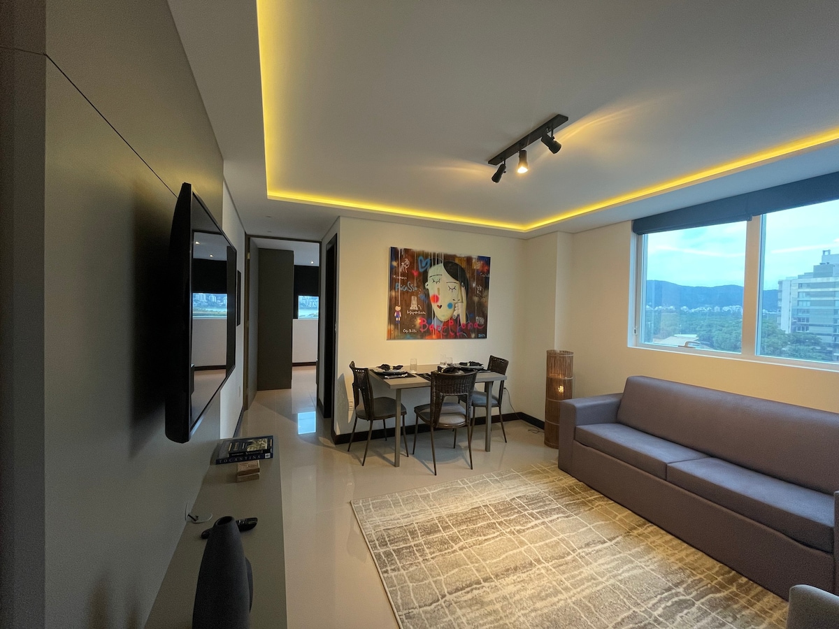 Apartamento decorado impecável Beira Mar (AC/Wifi)