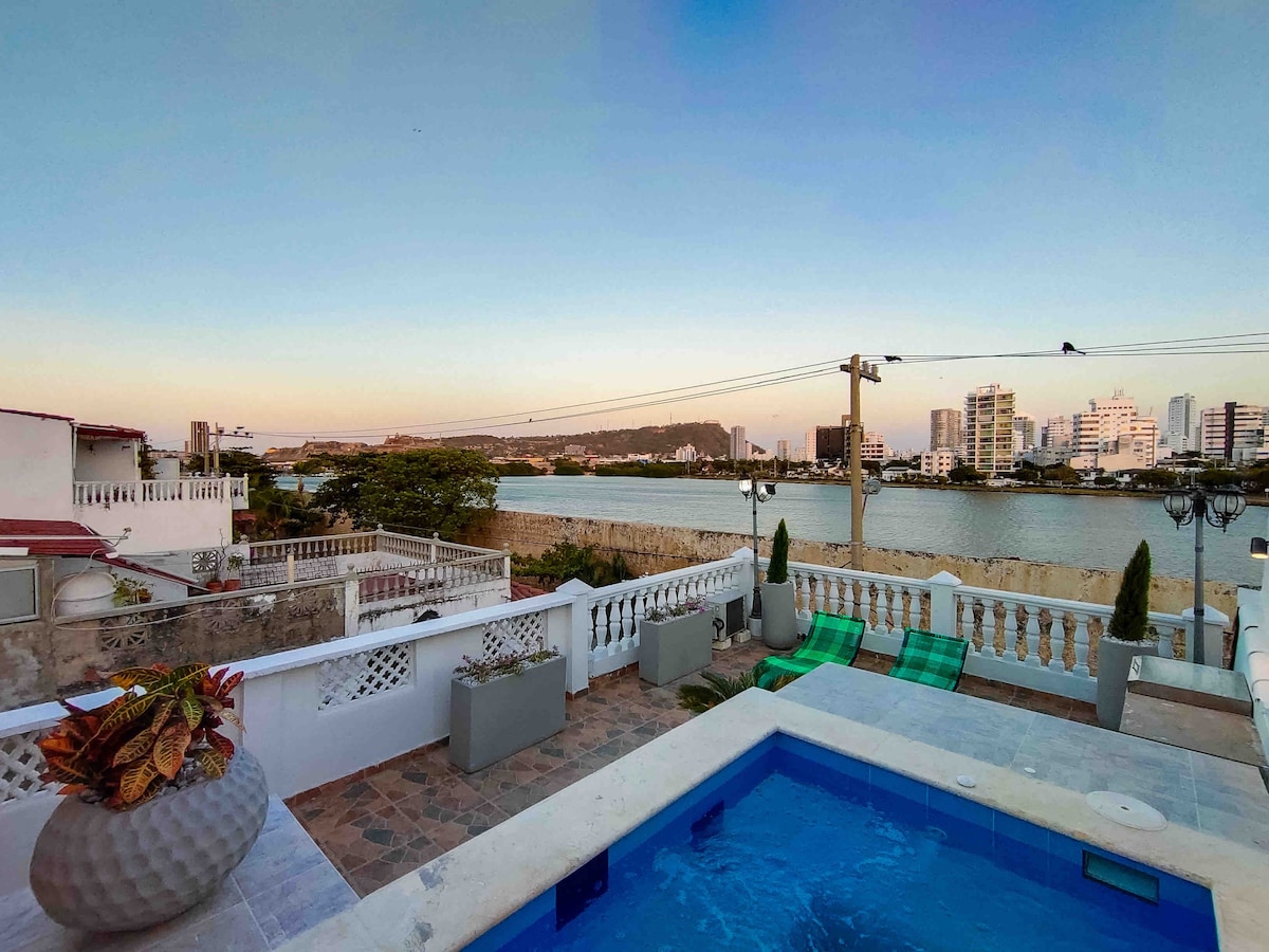 CASA EN EL CENTRO CON JACUZZI GRANDE Y TERRAZA