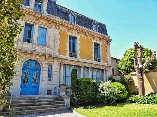 Elegant 2 bedroom garden apartment in a Château