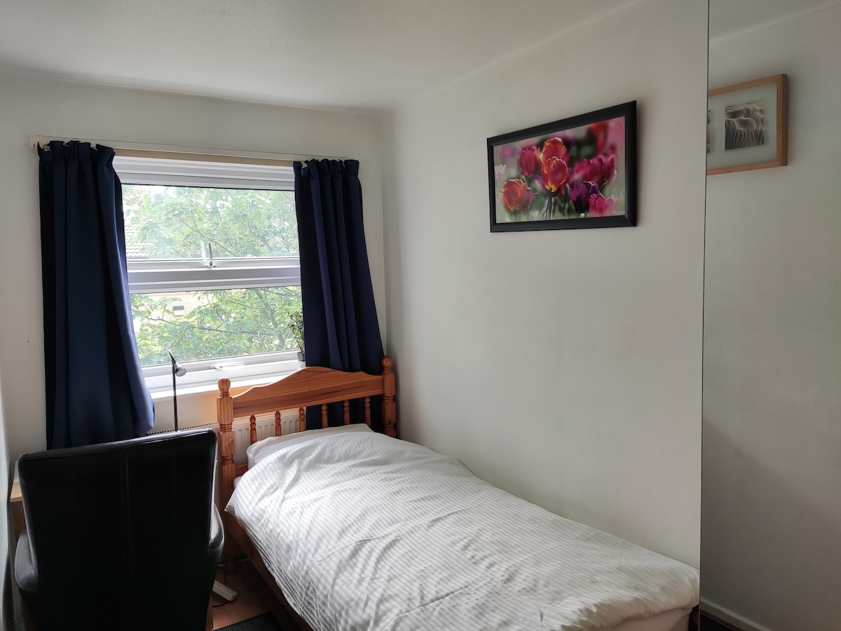 Cheap Room for Self-Catering suit Medium/Long Stay