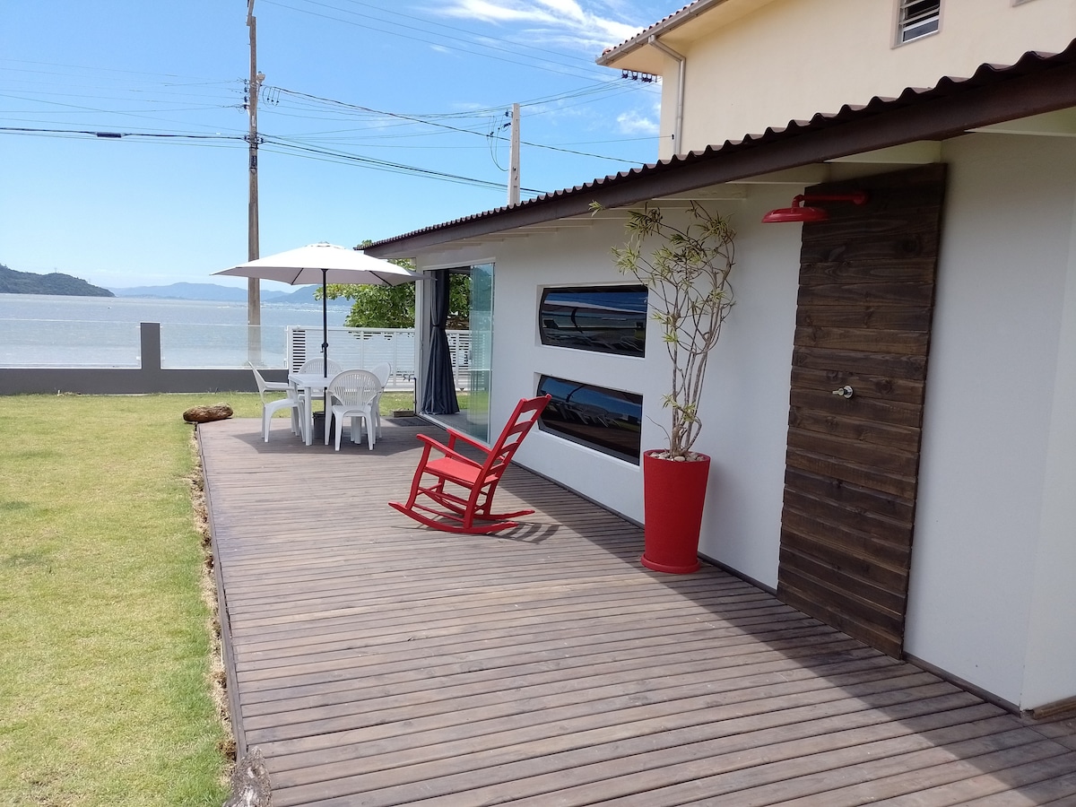 Loft a beira mar com passeio de barco e pesca