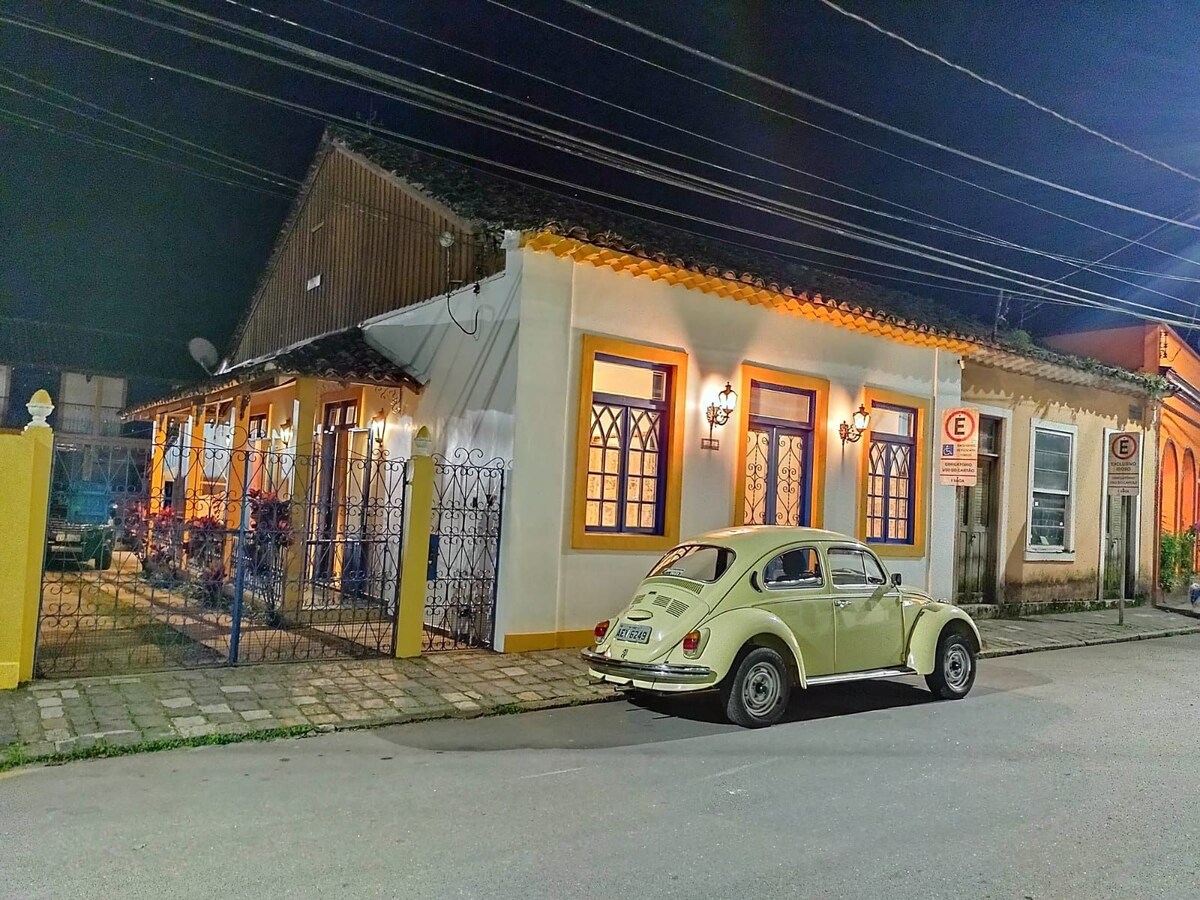 Casa charme em Morretes com piscina na cidade.