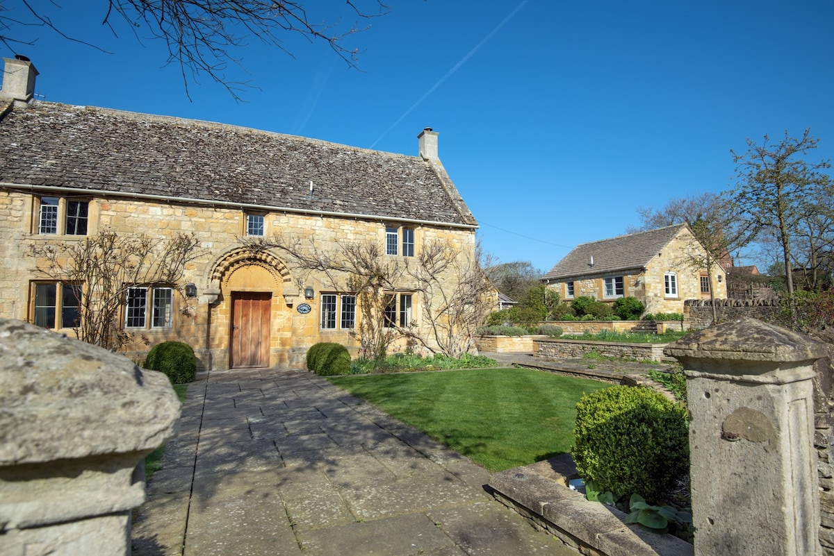 Cub Cottage, Near Broadway, North Cotswolds