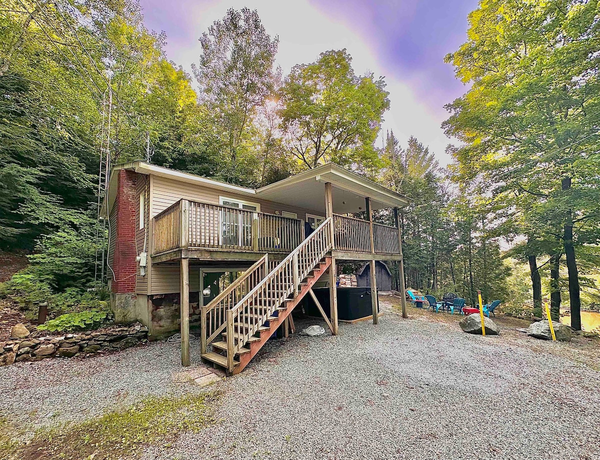 NEW Renovated Riverfront Home with HOT TUB & SAUNA