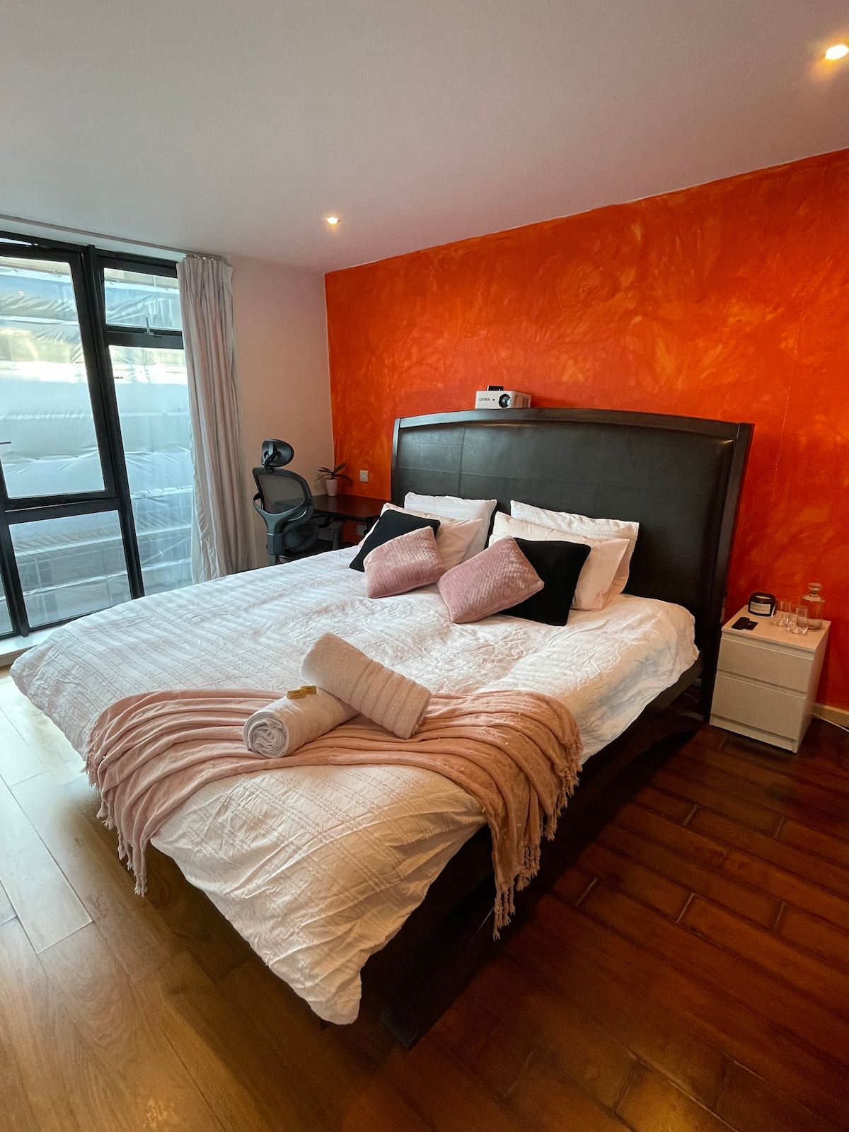 橙色双卧室，老街