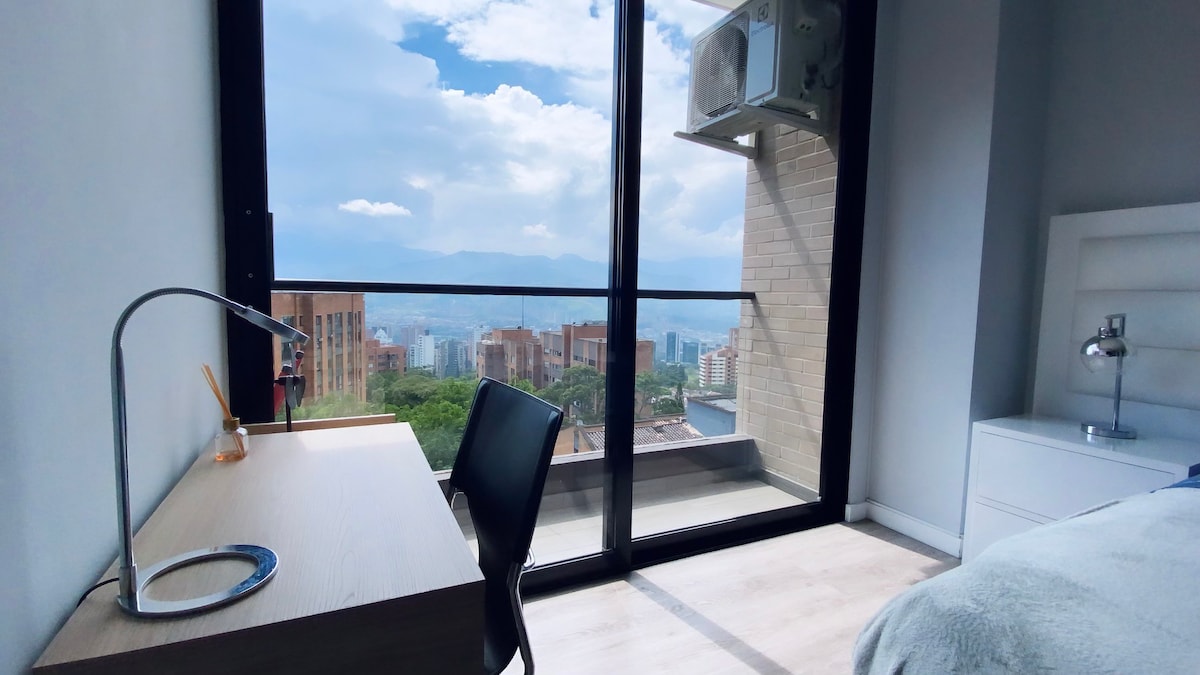 Luxury in Poblado with amazing view! 3 beds 2 bath