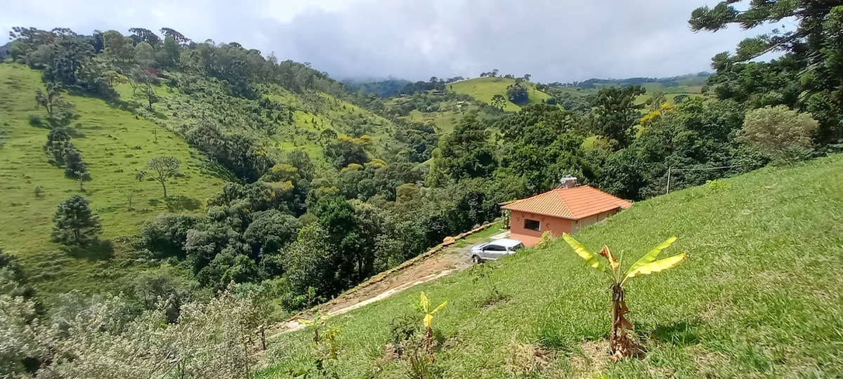 Chalé amplo, tranquilo,  vista linda e cachoeira