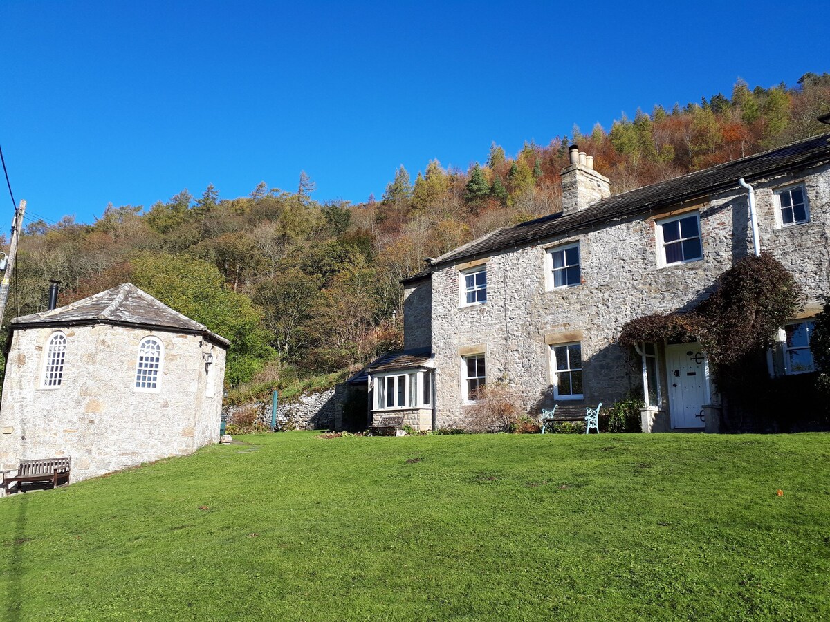 Cosy Yorkshire Dales cottage in idyllic setting