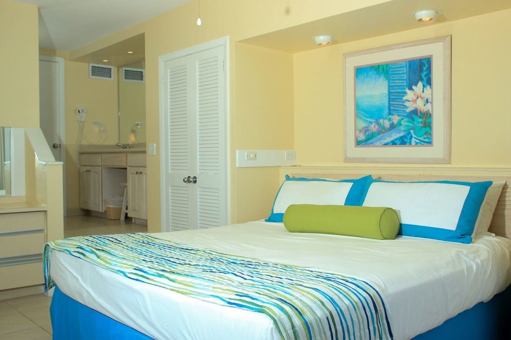 Paradise Island Beach Club: 2-BR Sleeps 6 Kitchen.