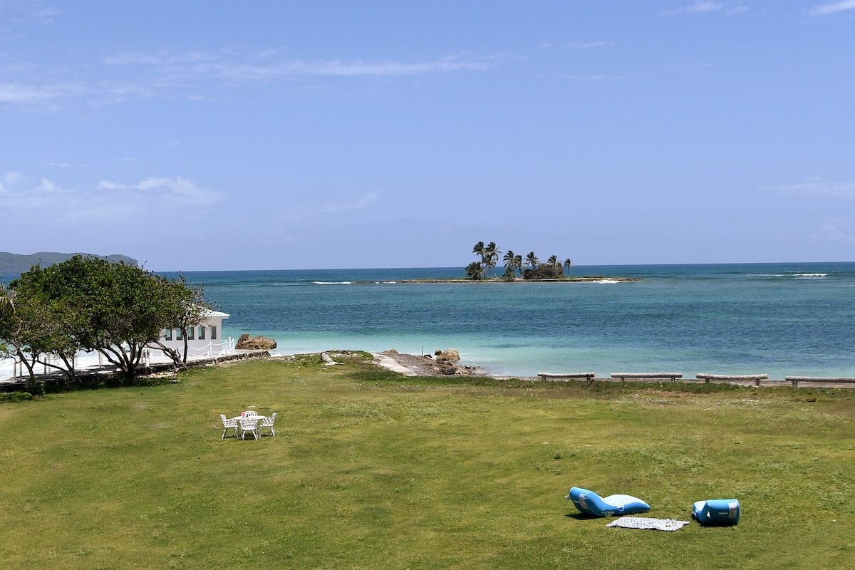 弗朗西亚别墅（ Feet in the sea Villa Francia ）