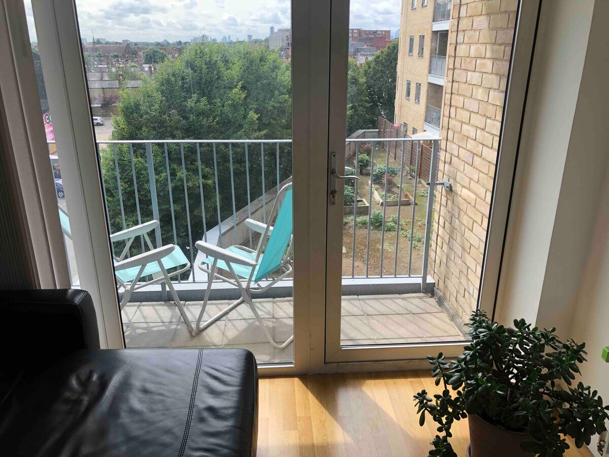 Bright & Spacious 1 Bed Flat Close to City Centre