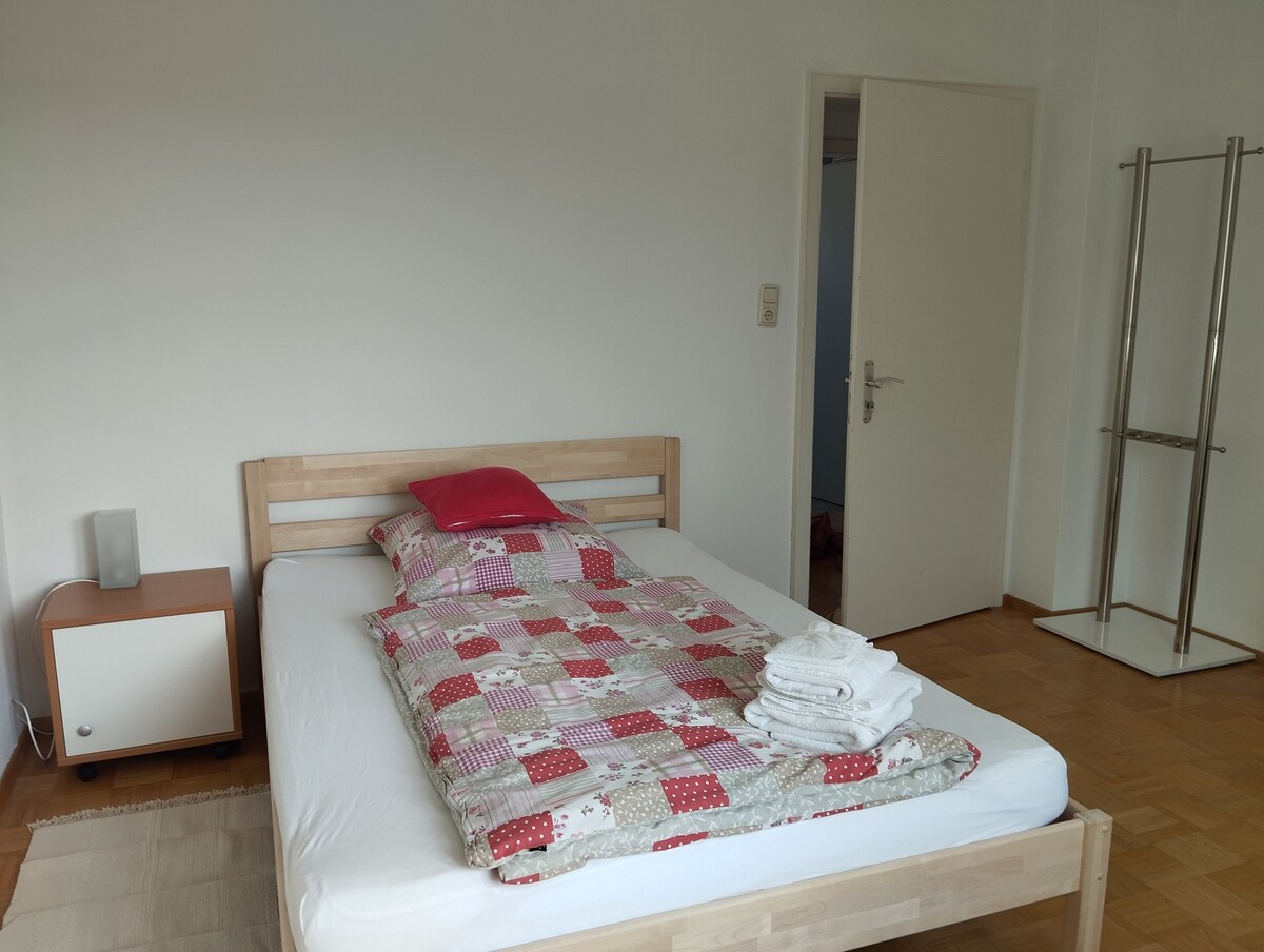 Zwei Zimmer + Frühstückszimmer