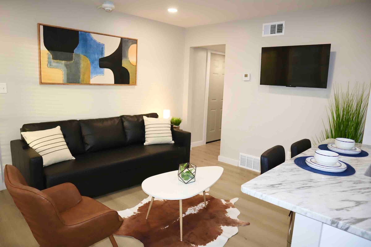 Modern Stay:King Suite-FREE Gated Parking/FastWIFI