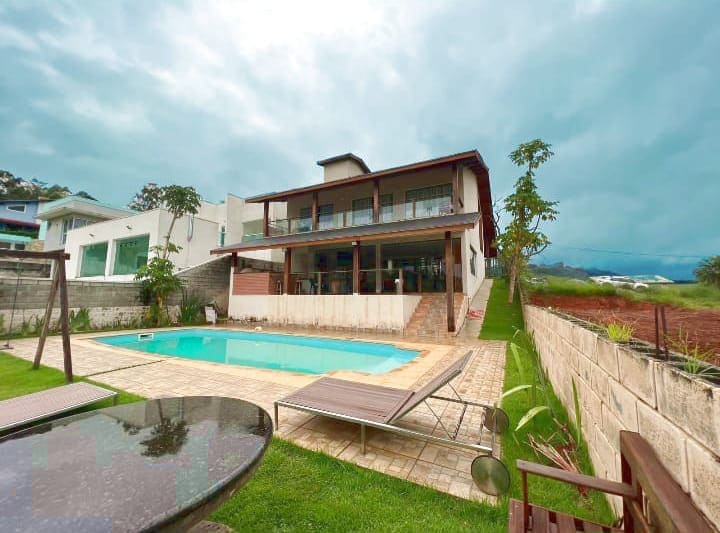 casa de veraneio e piscina em Piracaia