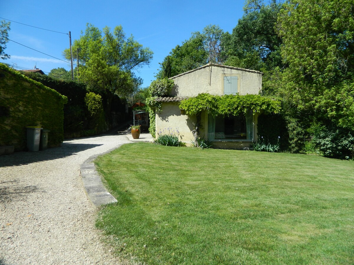 House with character: 3 km (2 miles) from Aix