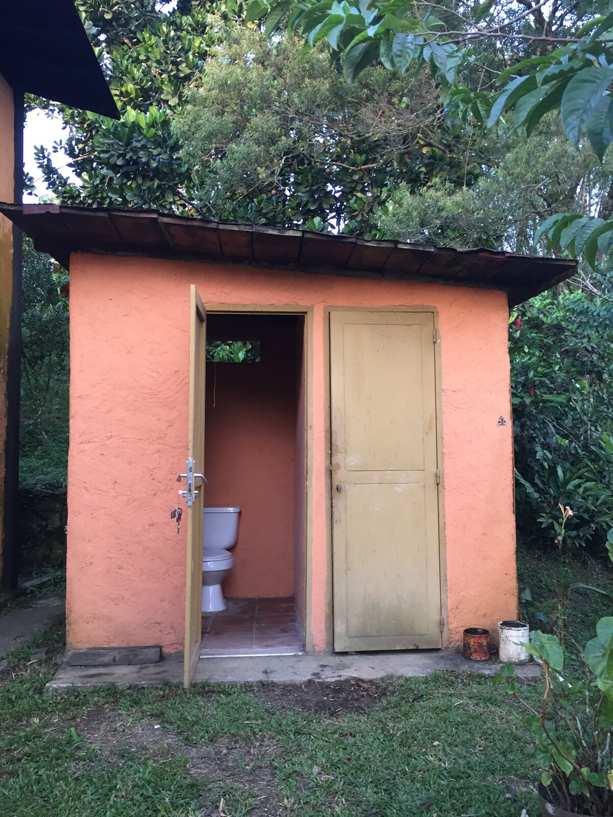 cabaña, en la montaña  en las afuera de carupano