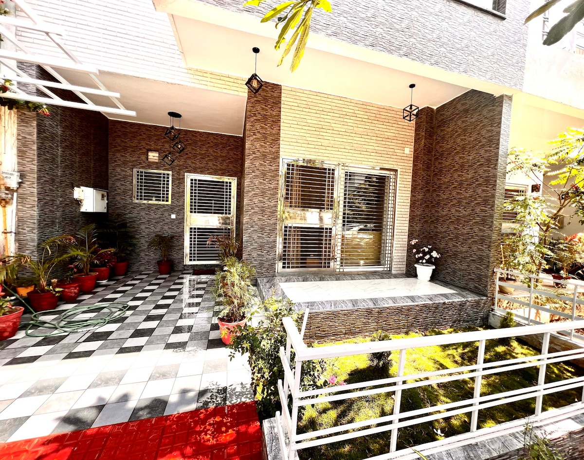 Serene Villa-Homestay-Greater Noida-India Expo MC