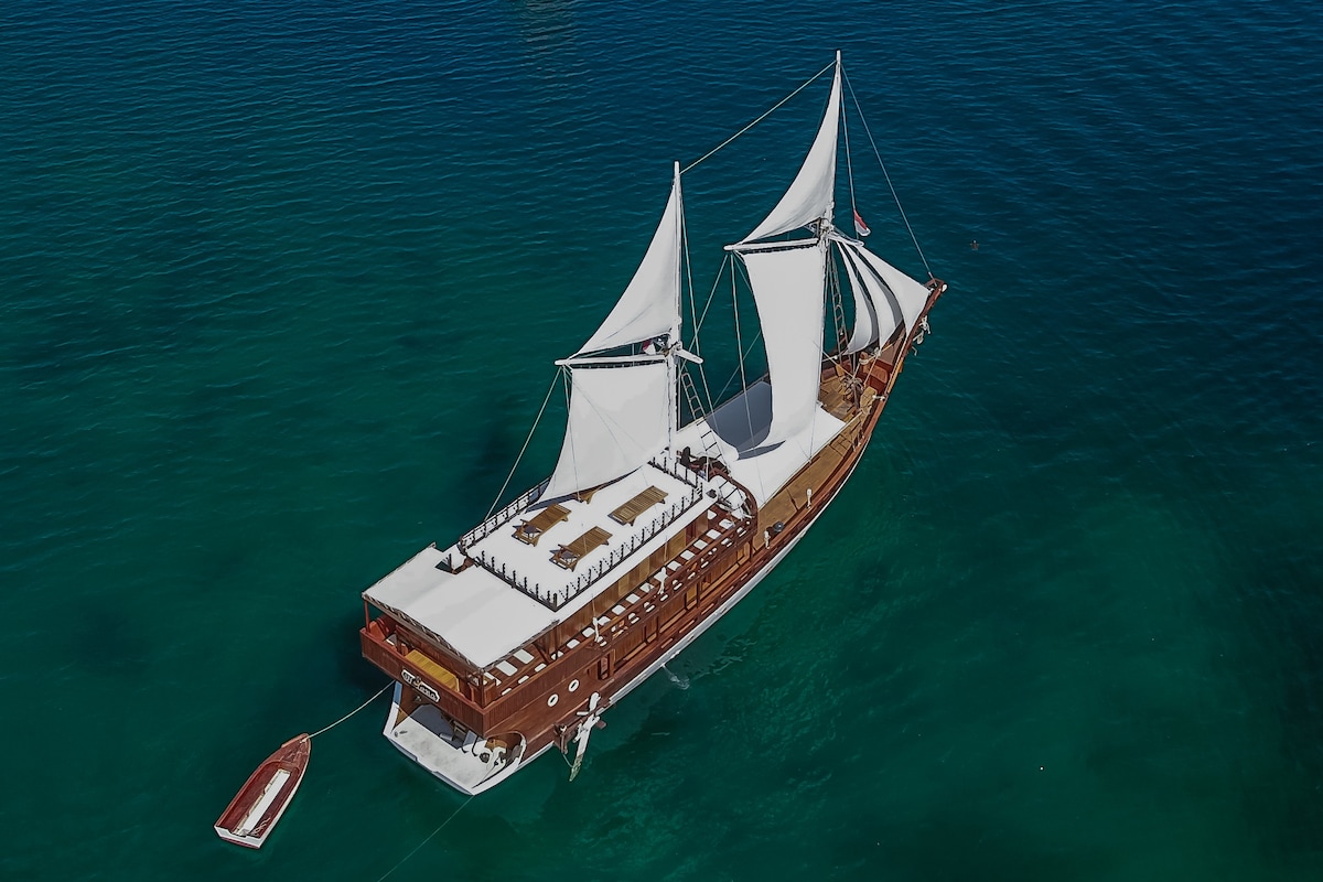 Phinisi 901 Komodo Yacht Marvelous 2 Cabins