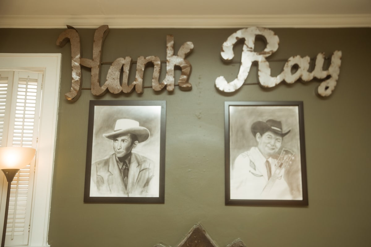 Hank 's Place （ Hank Williams Sr.住在这里！ ）