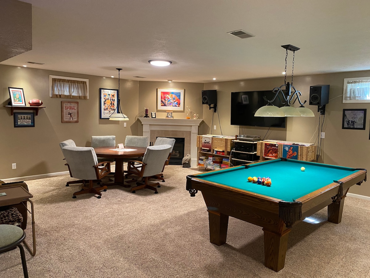 4 Bdr, Breakfast, Great Amenities in South Bend