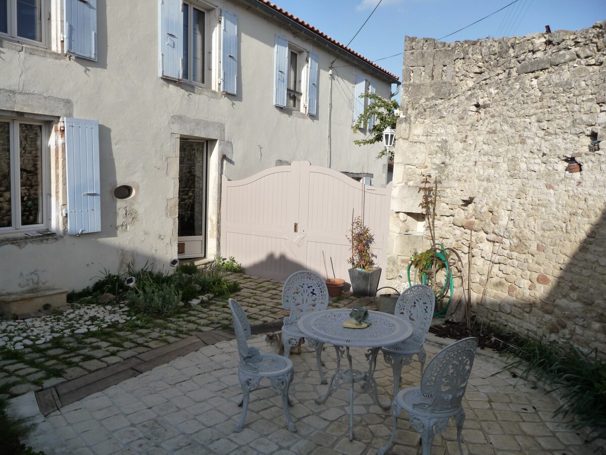 Maison charentaise +l'atelier