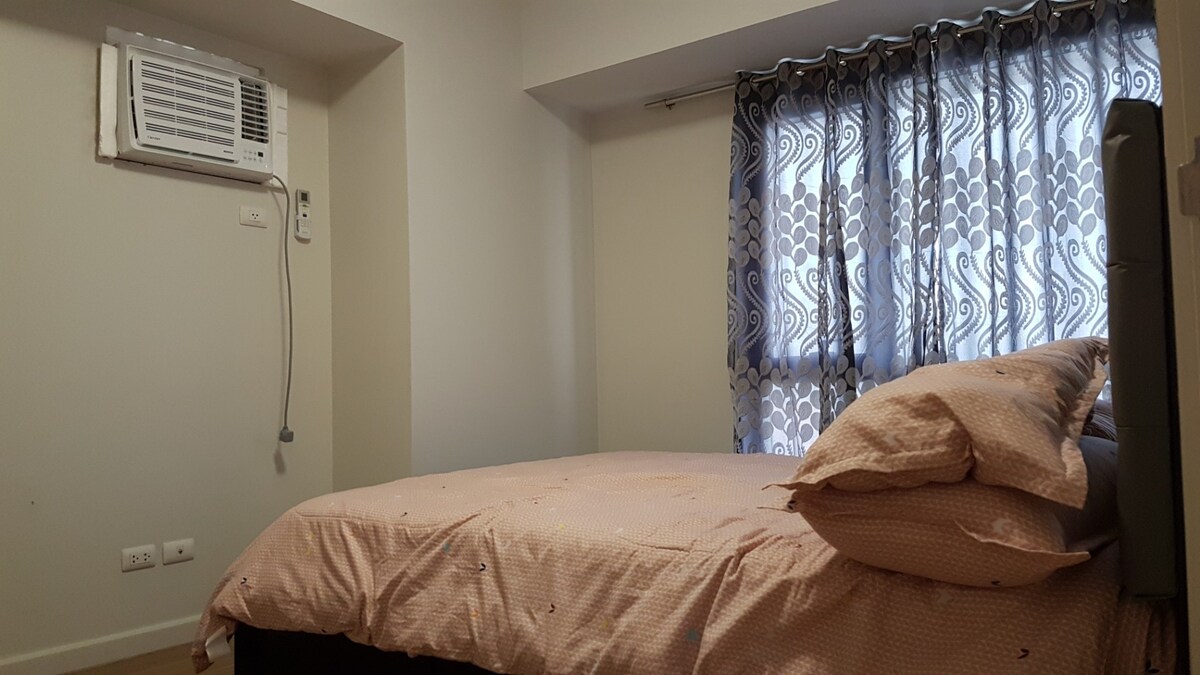 Experience Manila (1BR condo) 180 day minimum