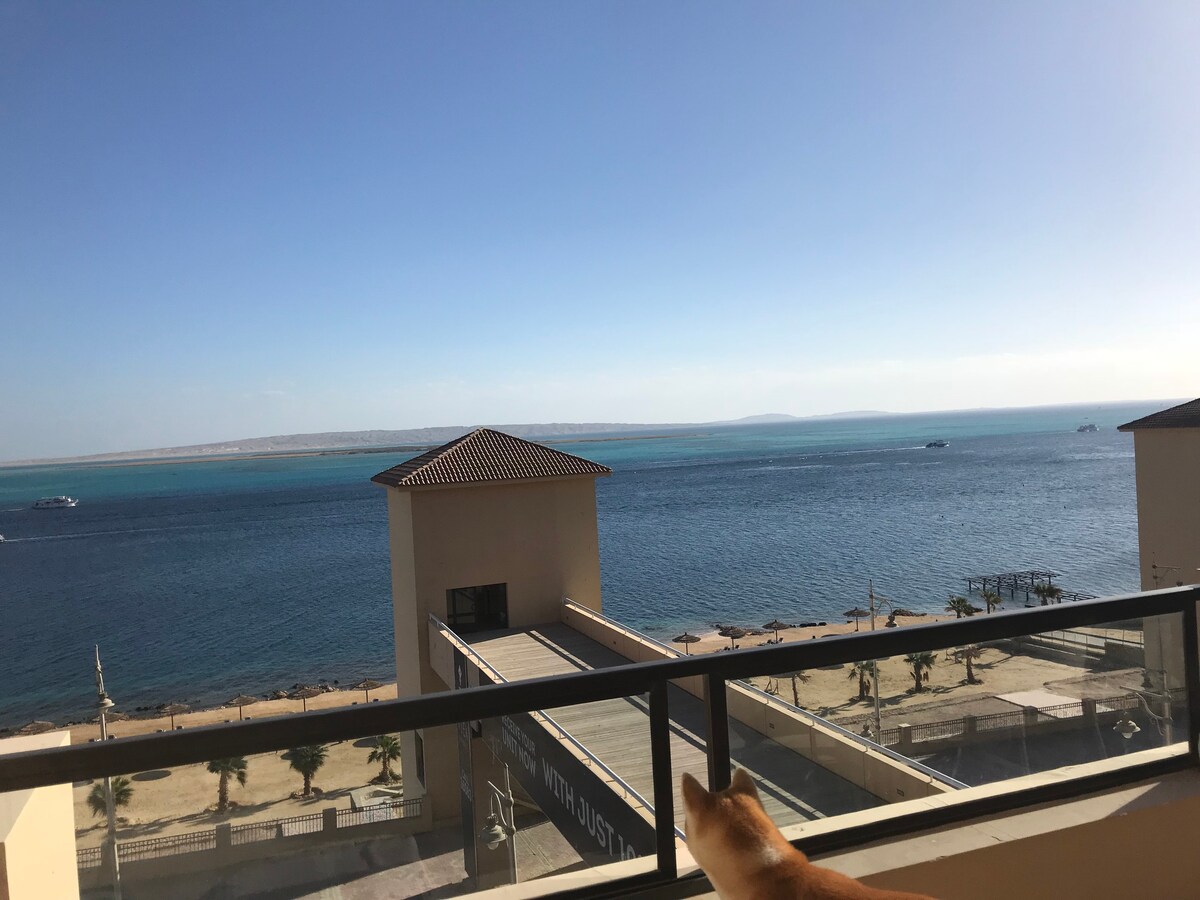 Stunning sea & pool view, Prime location 2 BR.