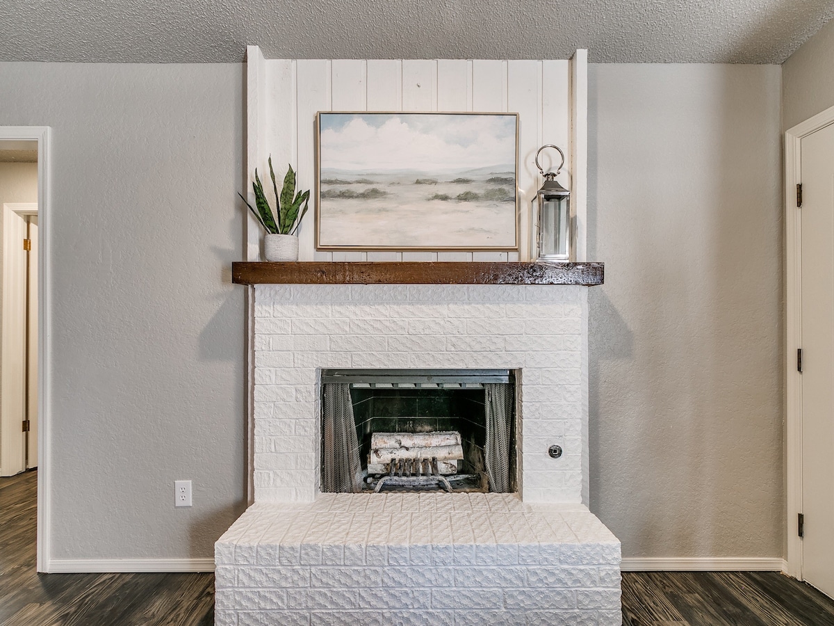 Cozy Stay in Central Edmond