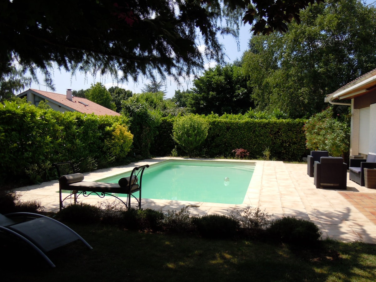 波尔多门（ Porte de Bordeaux ） ， 6卧室别墅，游泳池。
