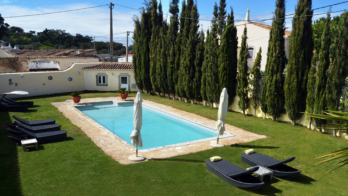 Charming room in a magnificent Quinta with pool