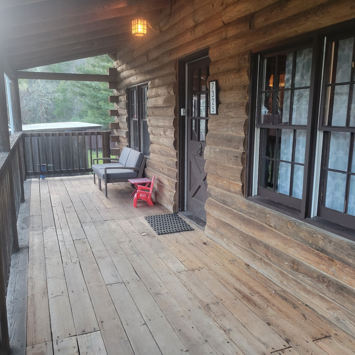 Log Cabin on the Benbow Golf Course, Right by KOA