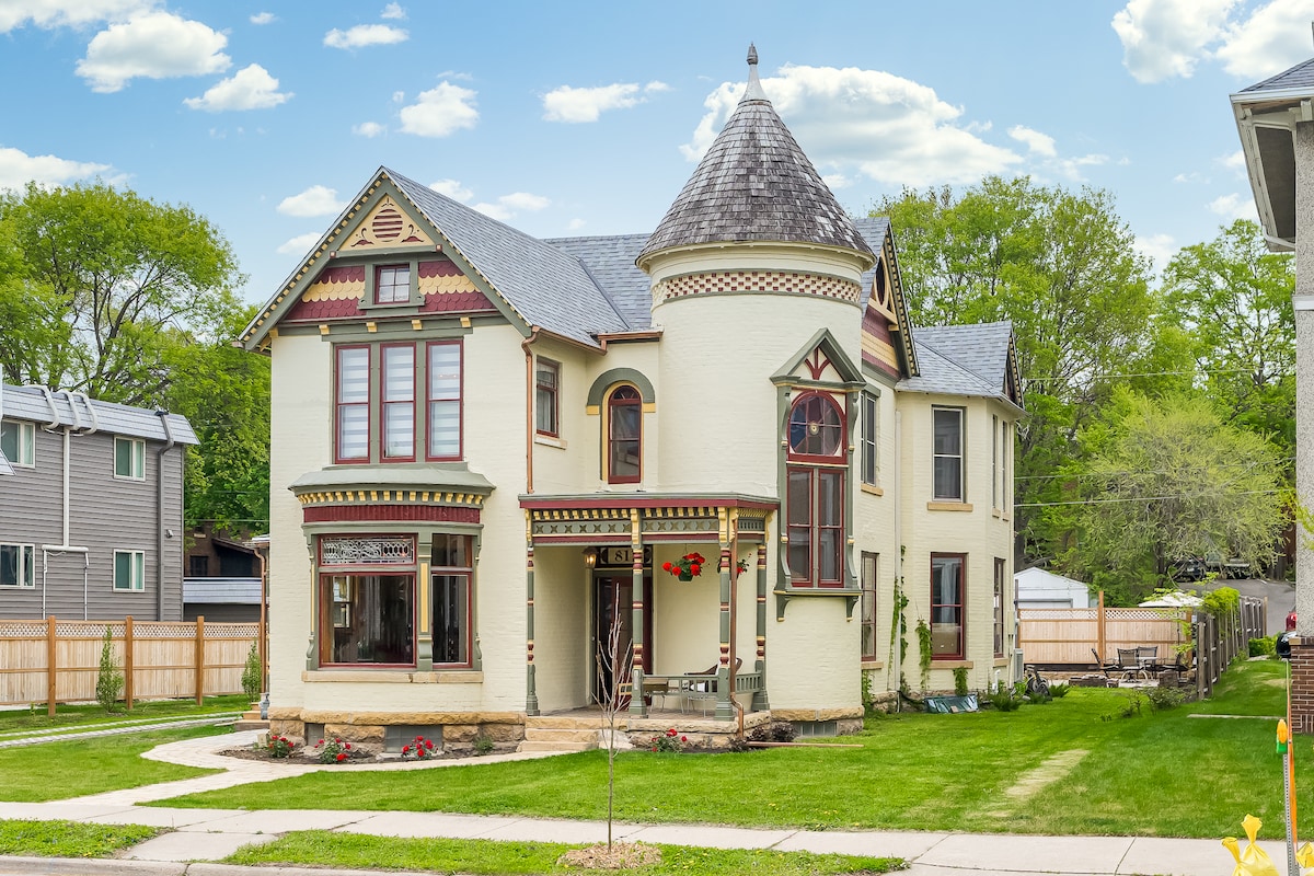 Historic B&B w/ Private Bath at Moulin Rouge House