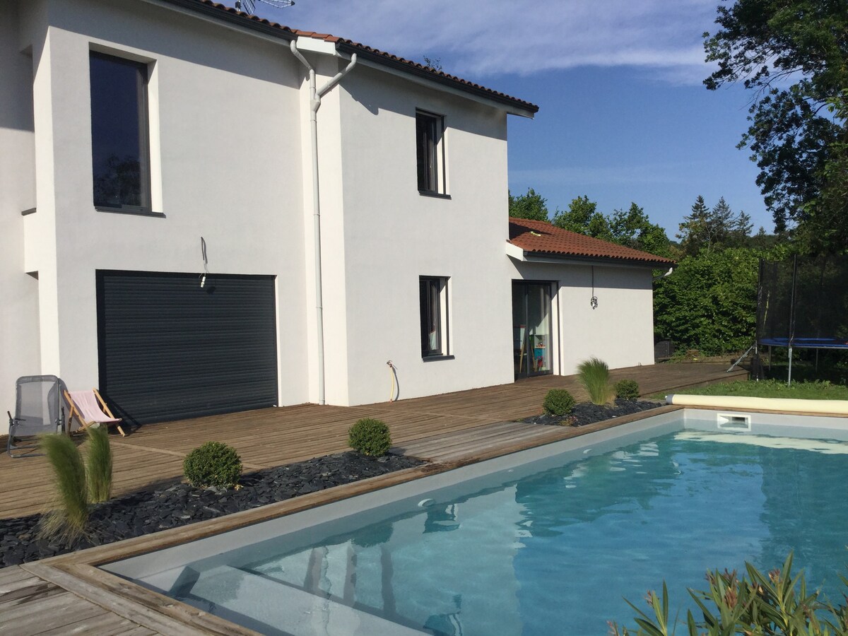 Villa contemporaine avec piscine et vue imprenable