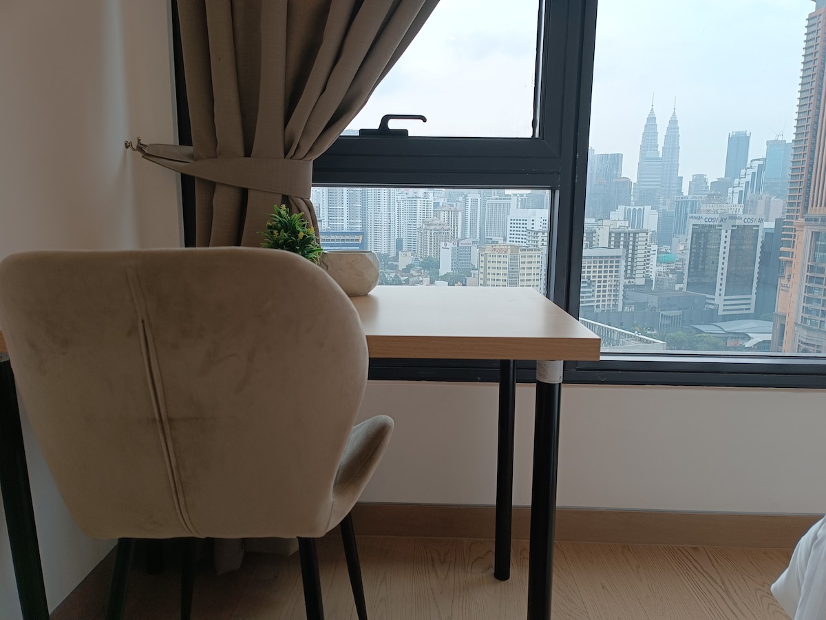 KLCC Facing Luxury Family Suite | Bukit Bintang