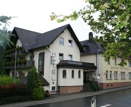 Battenfeld酒店餐厅（普莱滕伯格） ，带淋浴间和马桶的双人客房