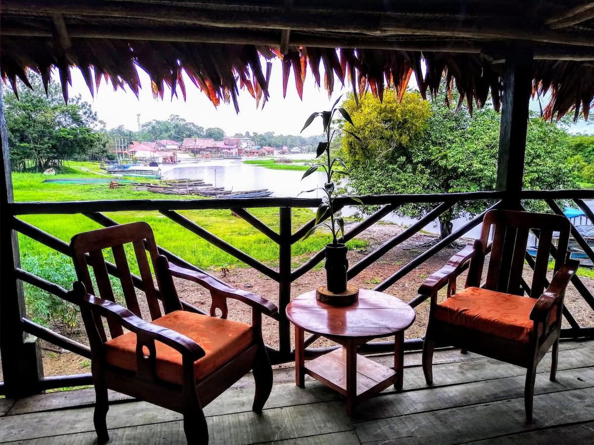 Escápate conmigo: ecolodge y hamacas vista al río