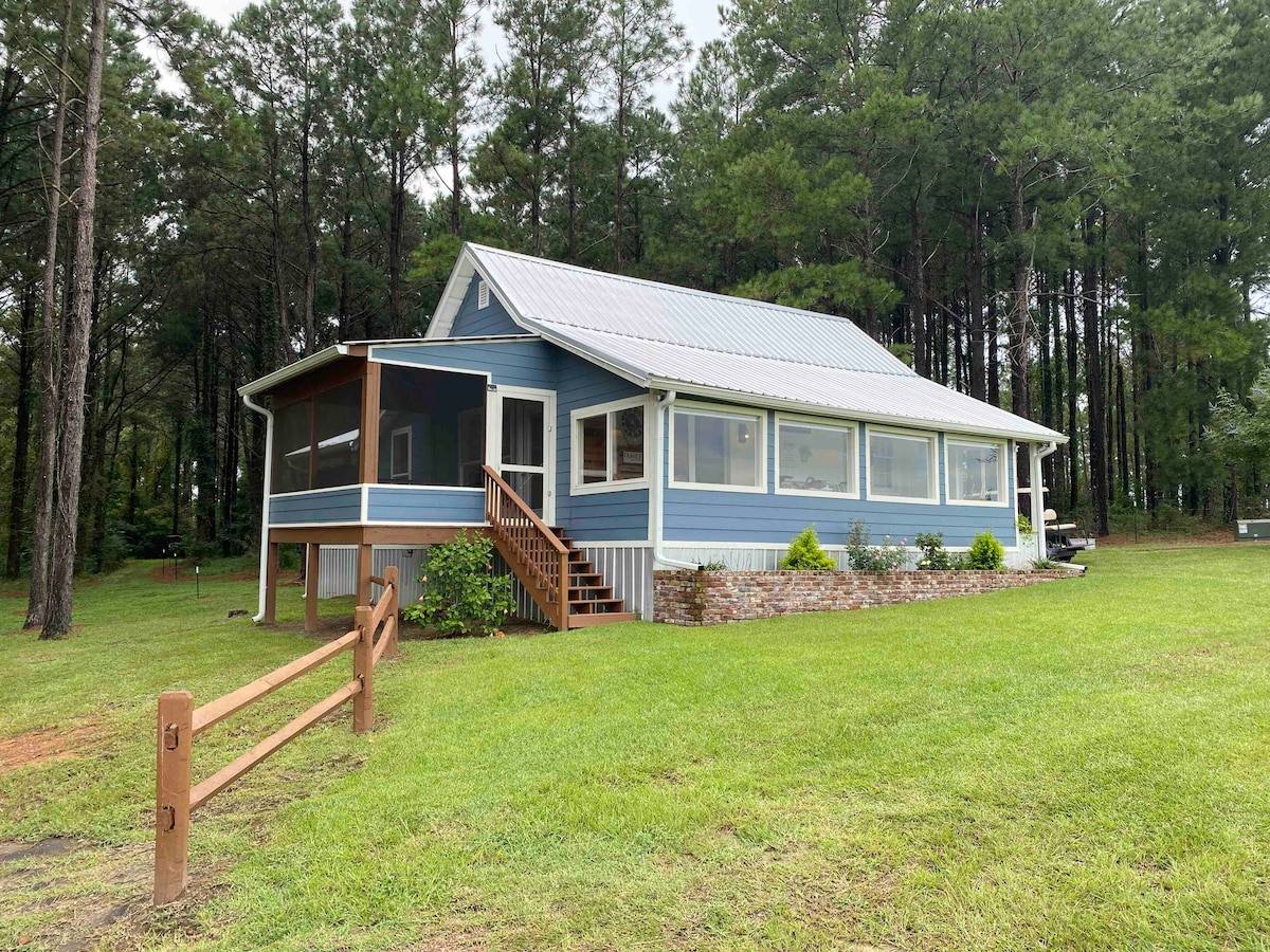 Juju’s Pond House on Smith Pond