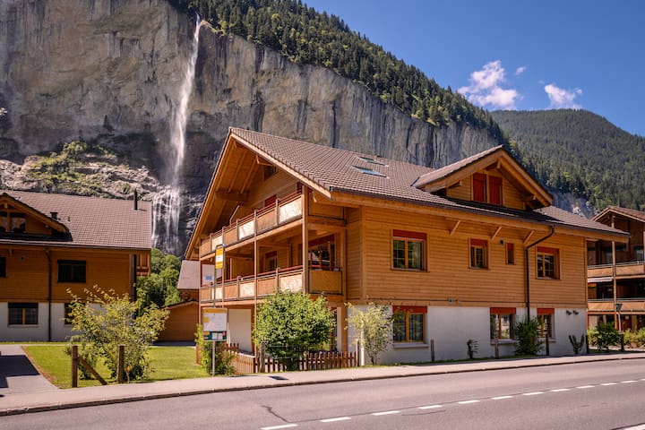 卢达本纳(Lauterbrunnen)的民宿