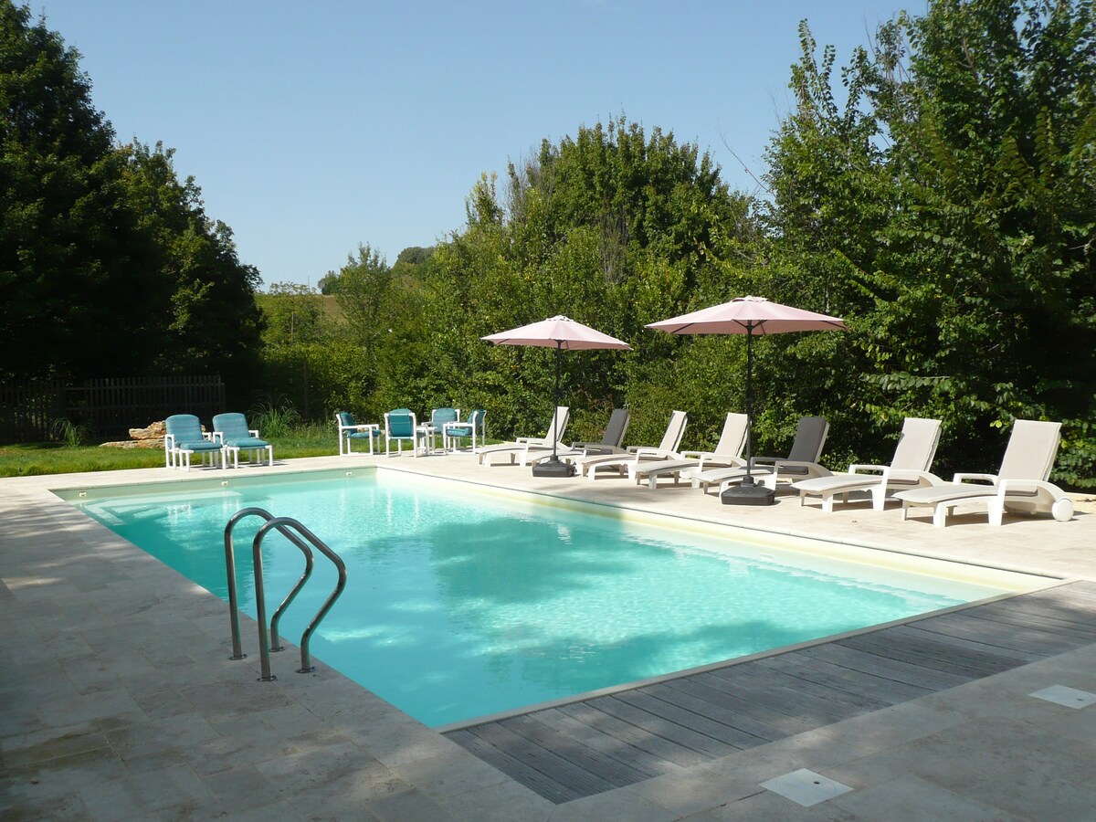 Charming converted bakery near Sarlat, heated pool