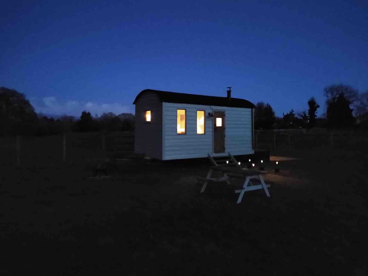 Forest & Farm - Luxury Shepherd’s Hut