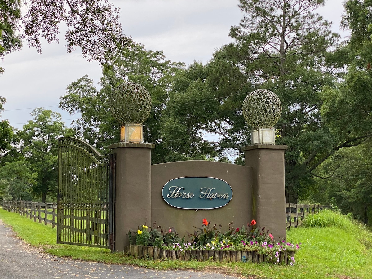 Tito's Fine Step Suite on Elegant Horse Estate