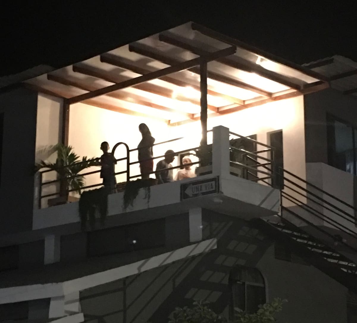 Tortuga公寓：现代，带阳台，步行5分钟即可到达大海