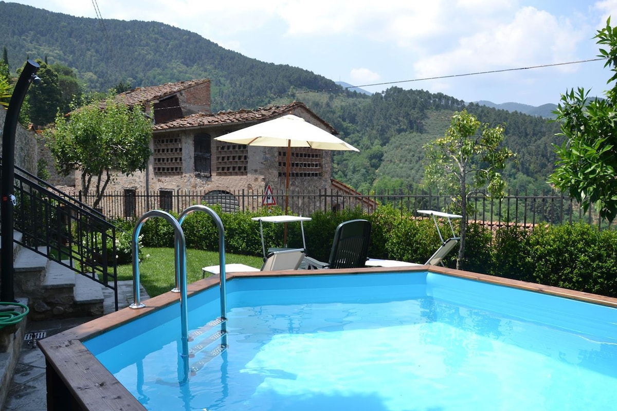 这栋现代别墅距离卢卡（ Lucca ） 12公里，配备私人泳池和围栏花园